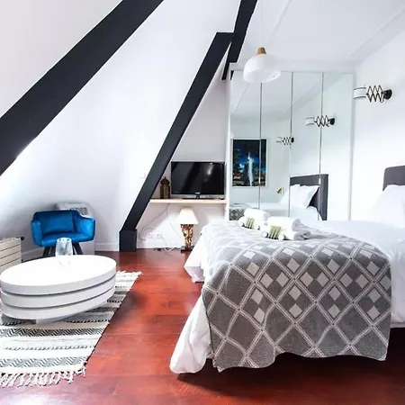 Cia - Avenue Hoche Apartman *